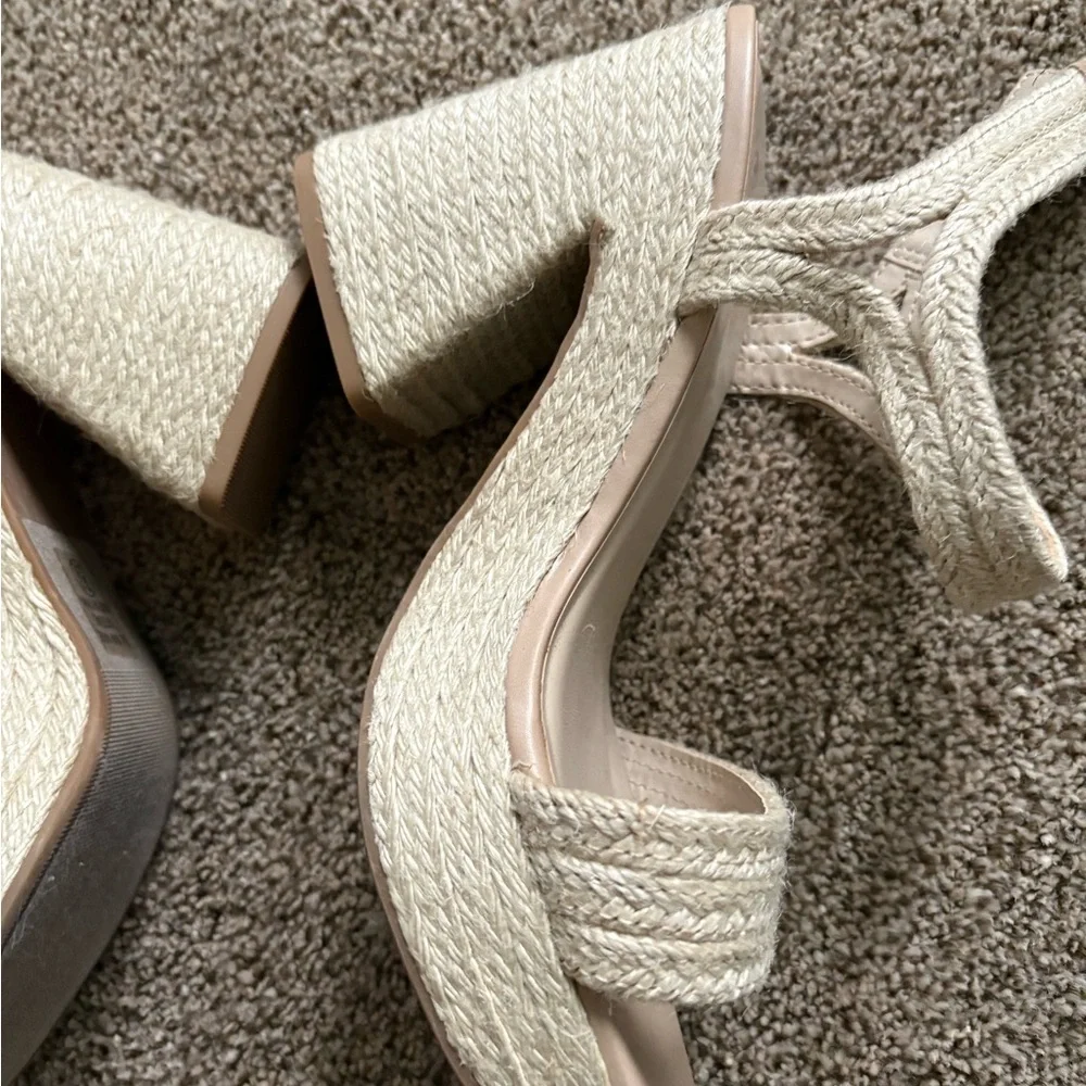 Soda criss cross ankle band platform sandals